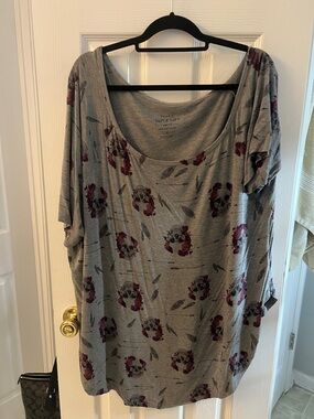 torrid Gray Scoop Neck Tee with Wine Floral Skulls